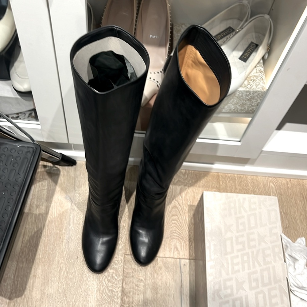 Lanvın black leather boots. Size 40.5. Retail price $2300!! Worn about 3-4 times